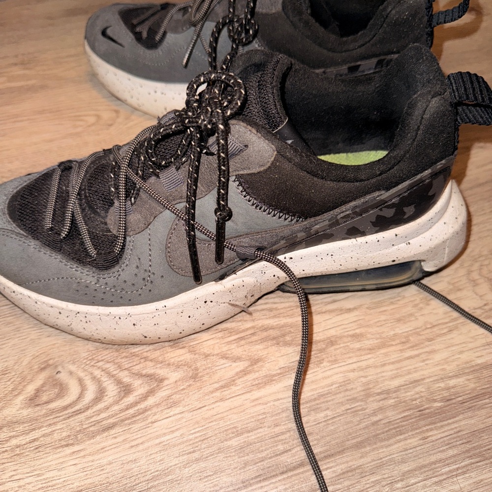 Womens Nike Air Max Viva Cross Training Shoes Size: 8 Color: Black Iron Gray